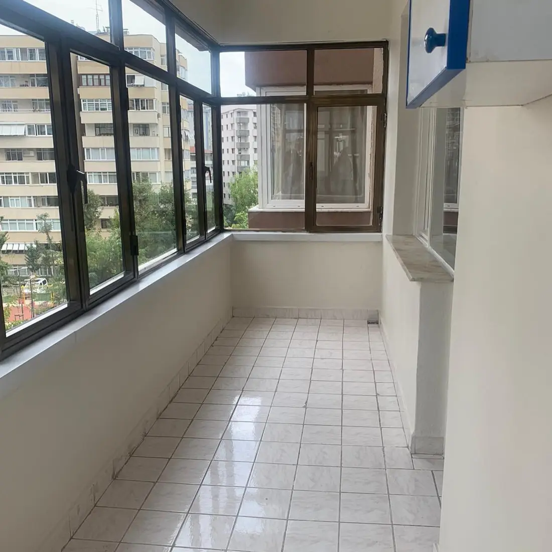 Yenilenen kapalı balkon